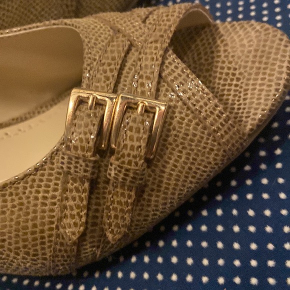 George 7 1/2 faux snakeskin heels with an open toe in perfect shape used once - Picture 5 of 6